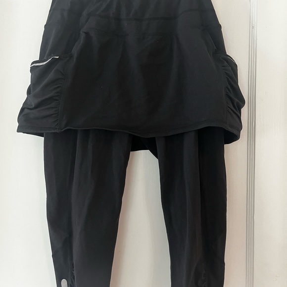 Athleta Two in One Contender-Black skirt with Cropped Leg-size medium - Picture 6 of 6